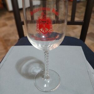 Vintage Swirl Peppermint Red Crest Wine Glass